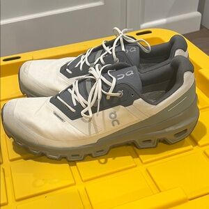 On Cloud Running Men's Cream and Gray Athletic Shoes